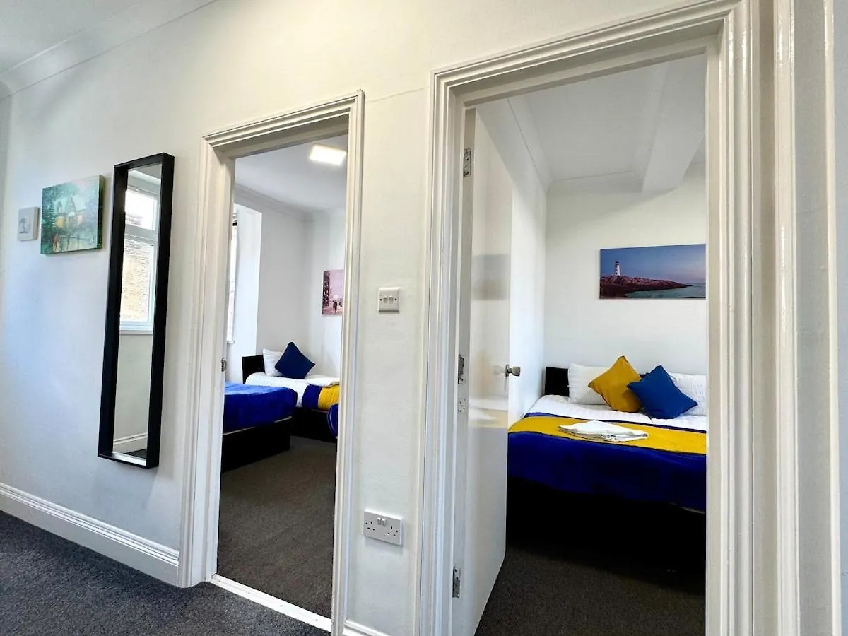 Spacious 3-Bed Home With Garden, Private Parking, Smart Tv'S, Fast Wi-Fi London