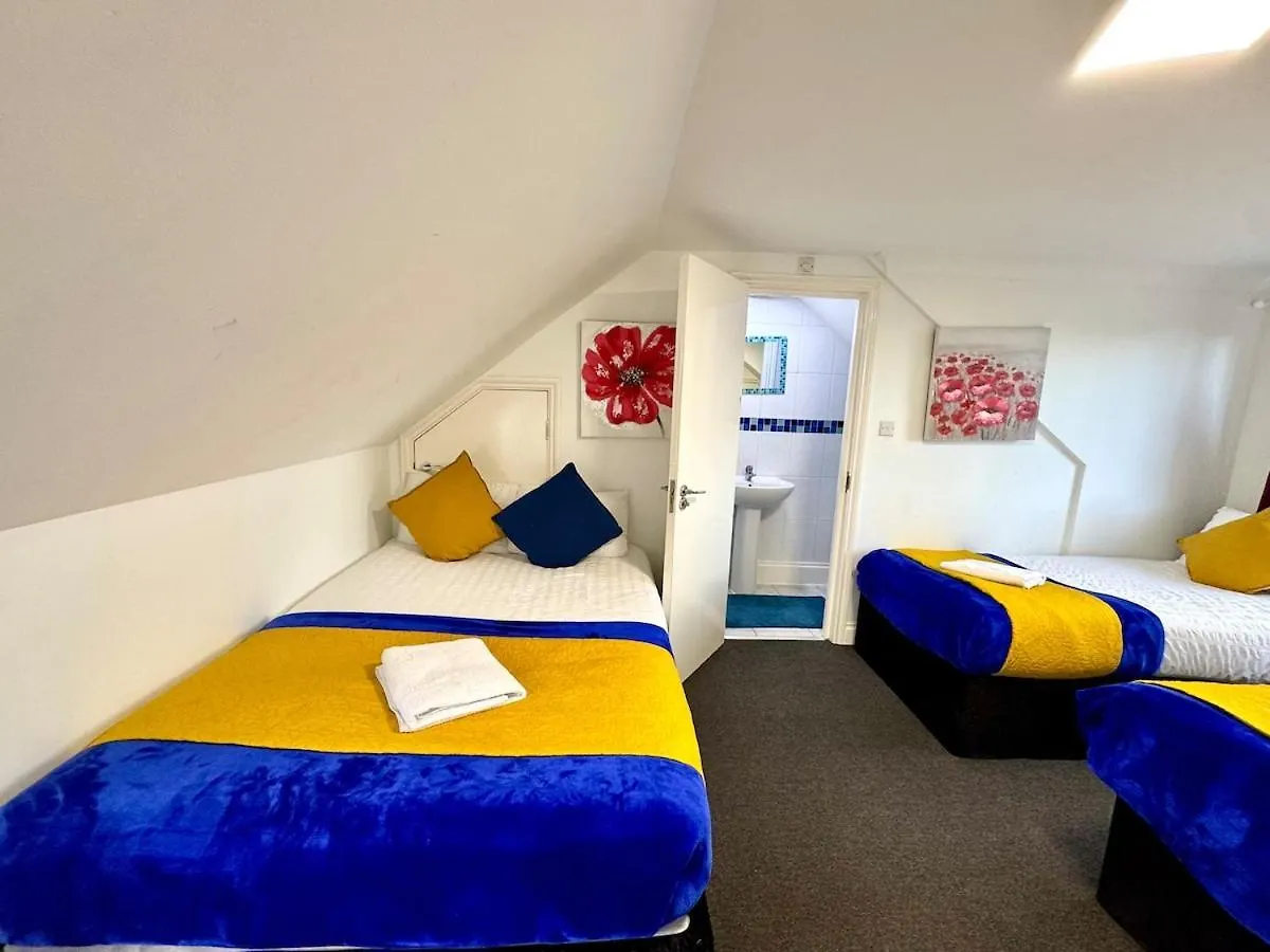 Holiday home Spacious 3-Bed Home With Garden, Private Parking, Smart Tv'S, Fast Wi-Fi London