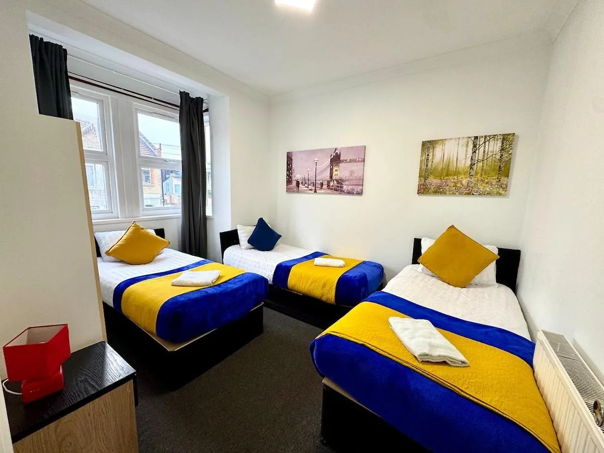 Spacious 3-Bed Home With Garden, Private Parking, Smart Tv'S, Fast Wi-Fi London