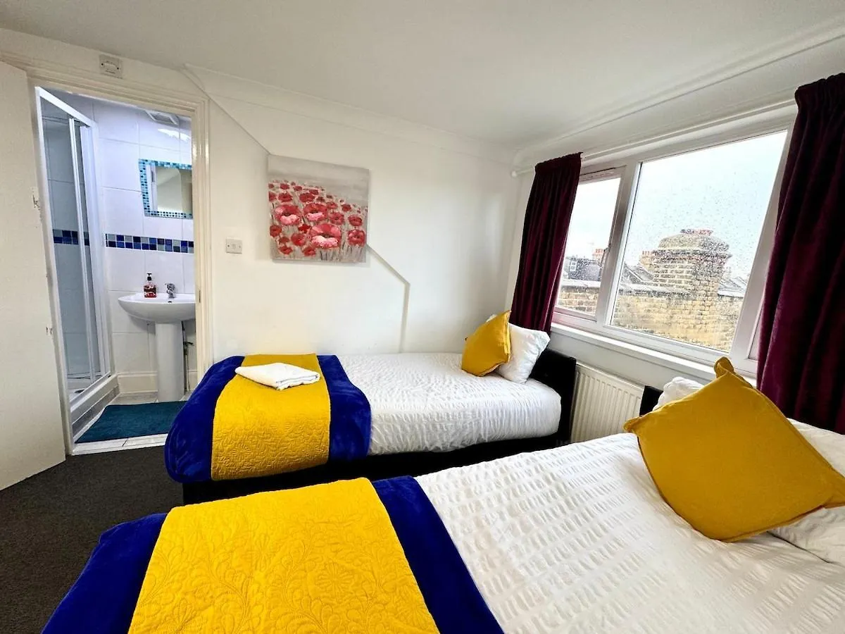 Holiday home Spacious 3-Bed Home With Garden, Private Parking, Smart Tv'S, Fast Wi-Fi London