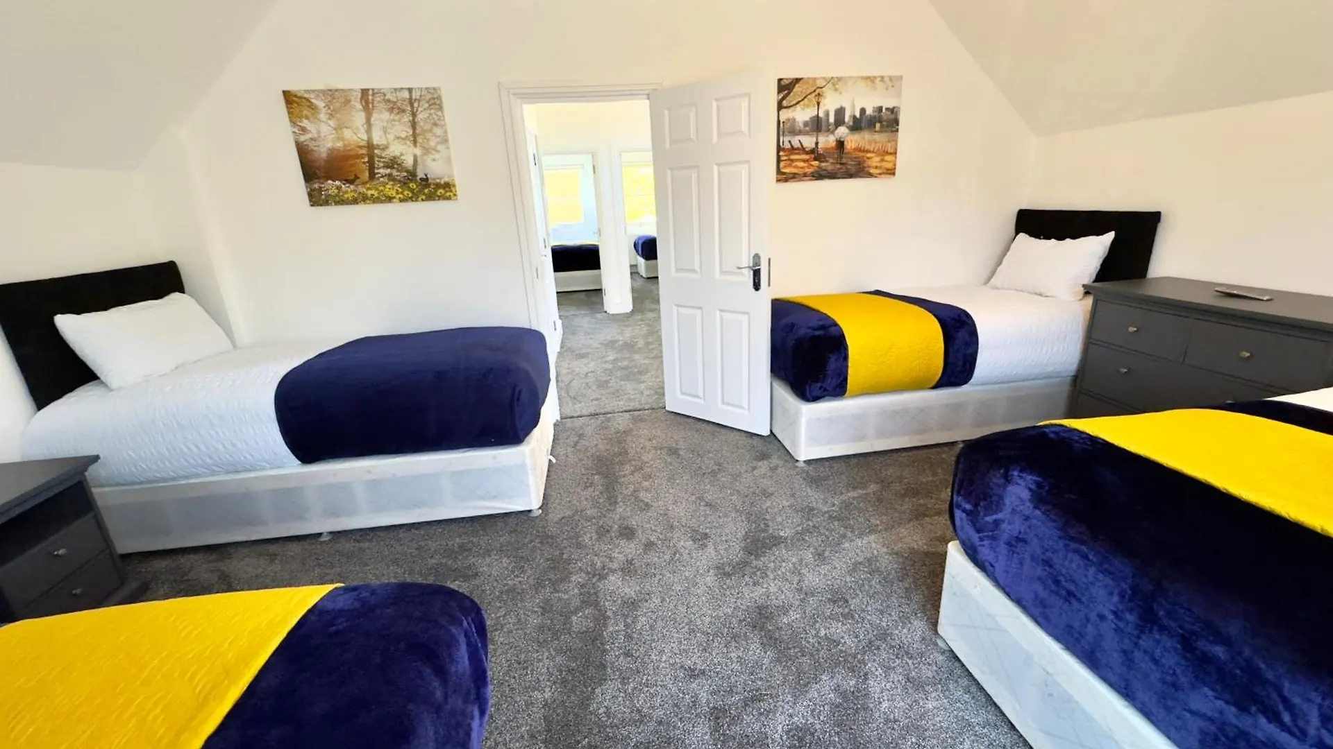 Spacious 3-Bed Home With Garden, Private Parking, Smart Tv'S, Fast Wi-Fi London Holiday home