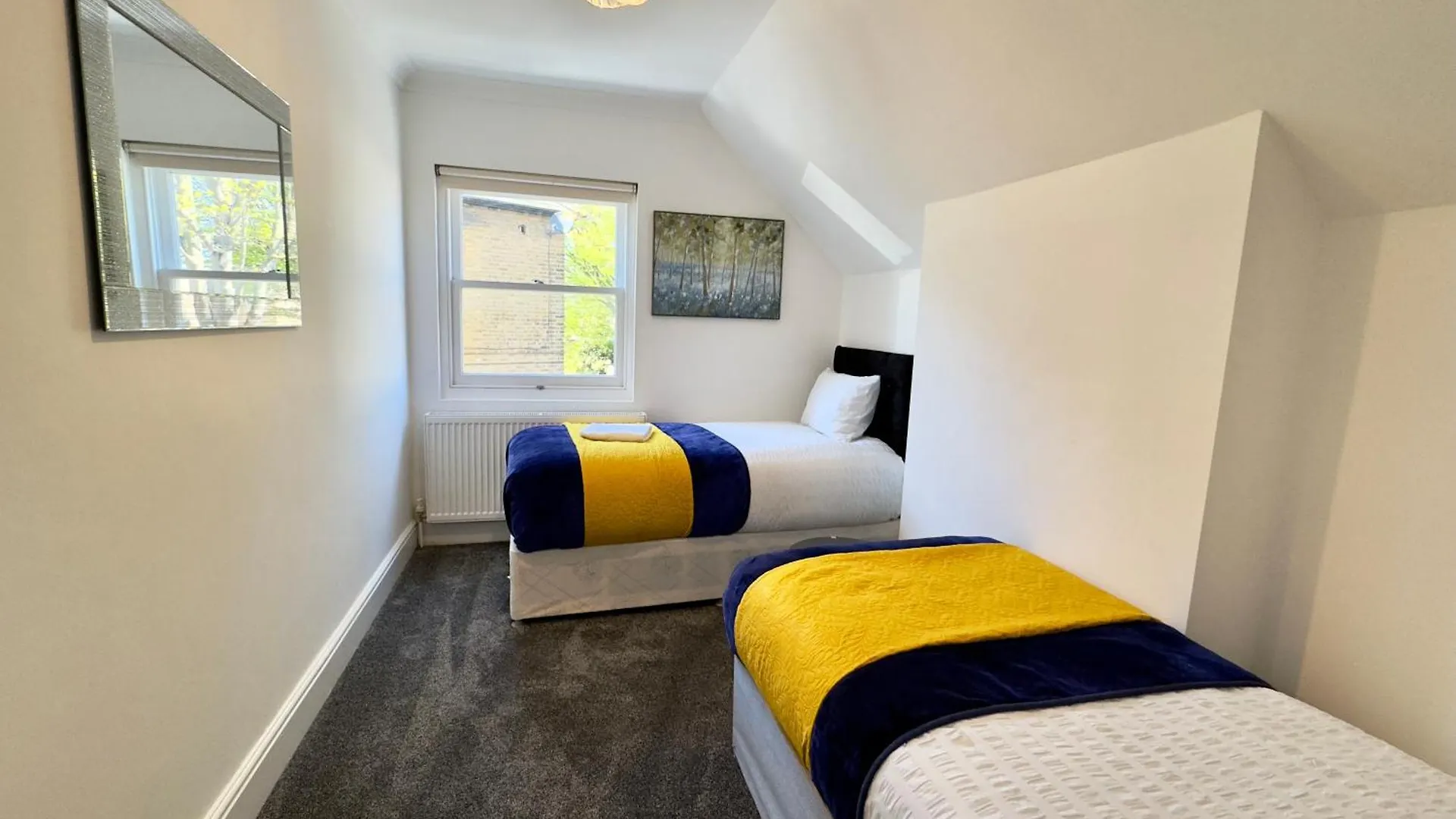 Holiday home Spacious 3-Bed Home With Garden, Private Parking, Smart Tv'S, Fast Wi-Fi London United Kingdom