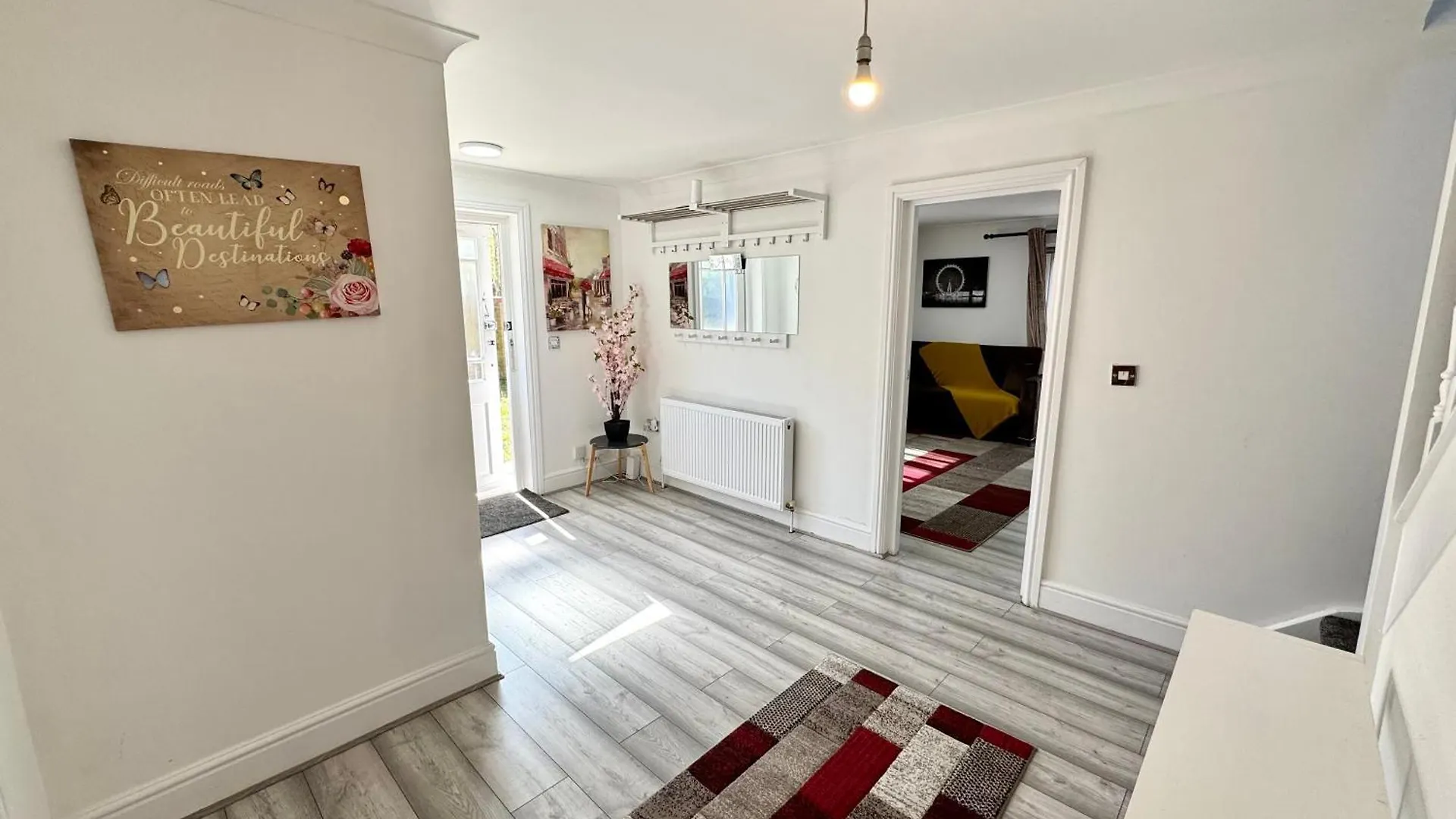 Spacious 3-Bed Home With Garden, Private Parking, Smart Tv'S, Fast Wi-Fi London Holiday home